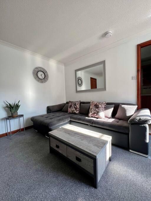 Apartment With Parking, Close To The Raigmore Hospital 인버네스 외부 사진