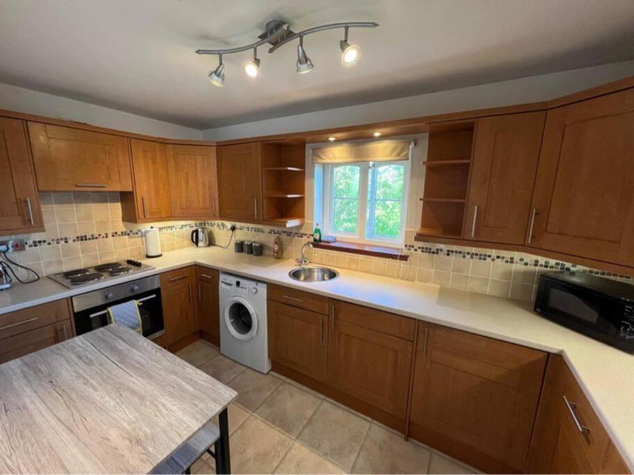 Apartment With Parking, Close To The Raigmore Hospital 인버네스 외부 사진